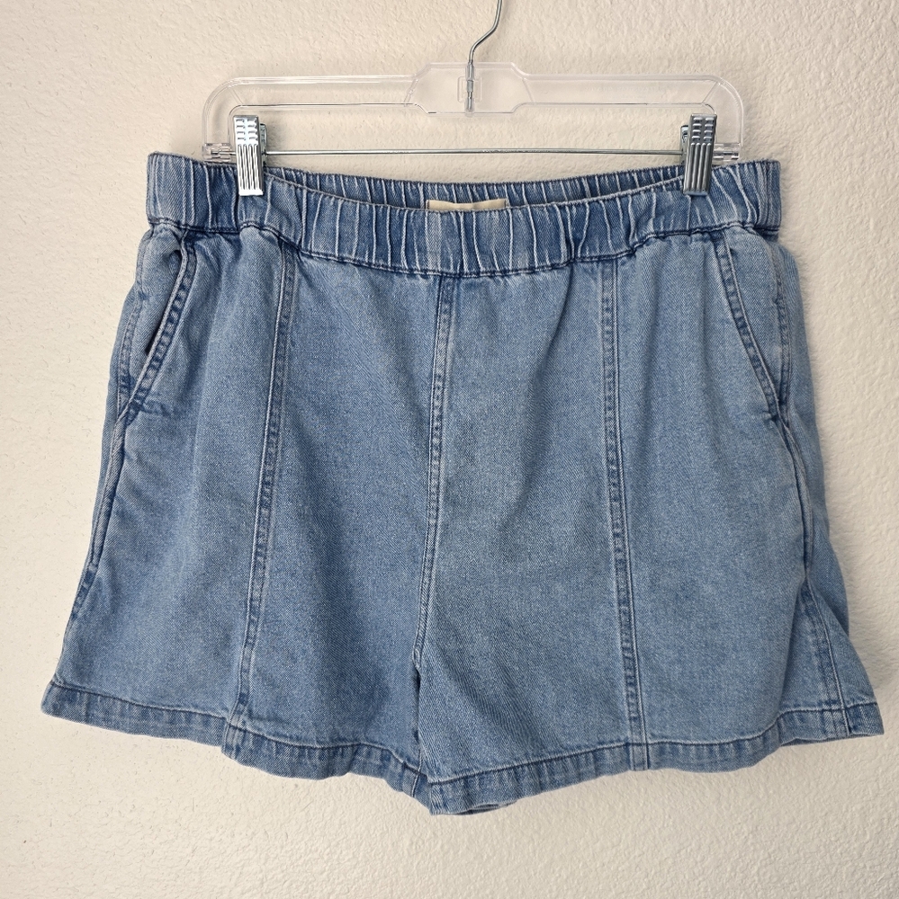 Madewell soft denim pull on shorts, size L